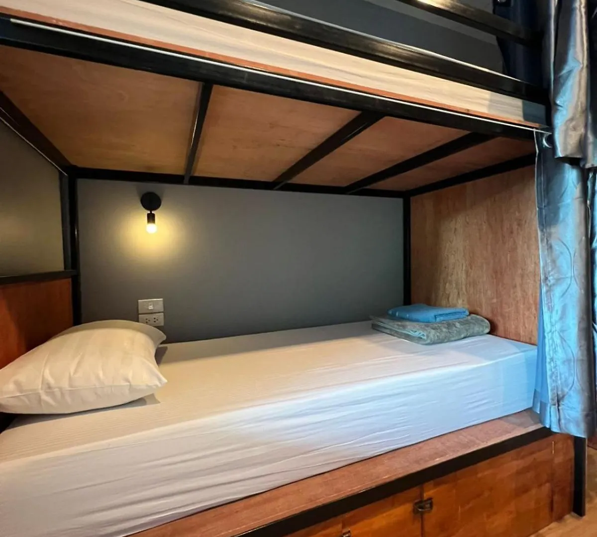 Hangover Chill & Hill Hostel Phi Phi Don
