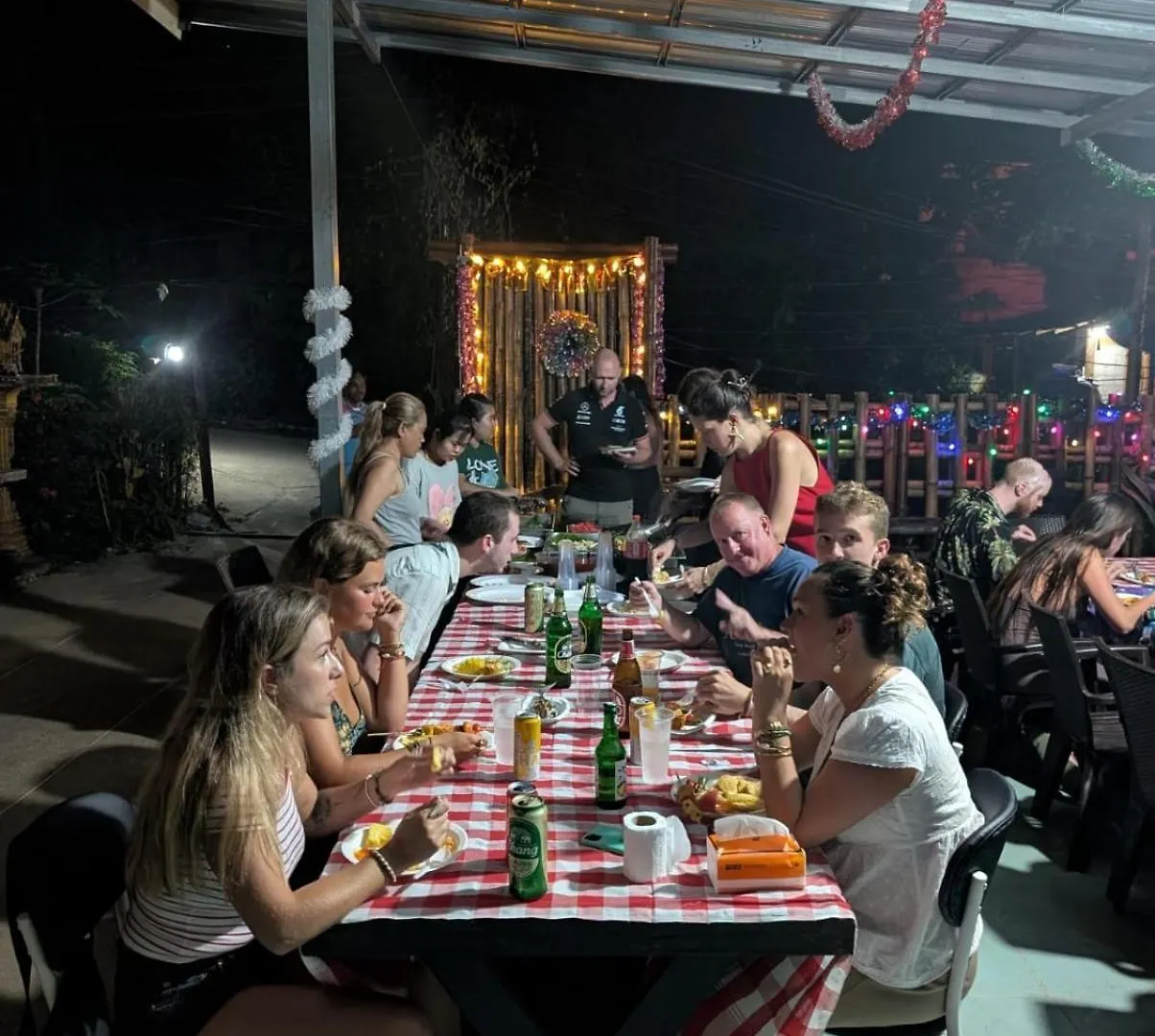 Hangover Chill & Hill Hostel Phi Phi Don