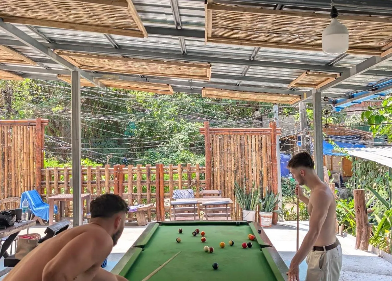 Hangover Chill & Hill Hostel Phi Phi-öarna